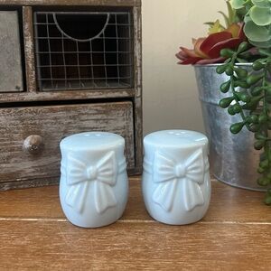 New Blue Embossed Bow Salt & Pepper Shakers
